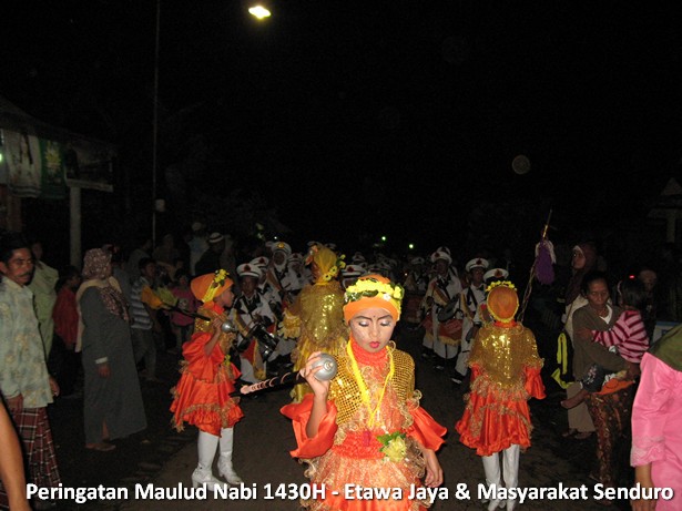 etawa-jaya-dan-masyarakat-senduro-peringati-maulud-nabi-2010