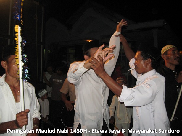 etawa-jaya-dan-masyarakat-senduro-peringati-maulud-nabi-2010