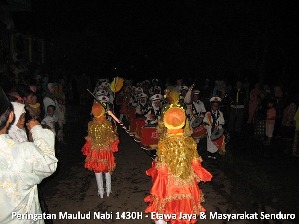 etawa-jaya-dan-masyarakat-senduro-peringati-maulud-nabi-2010