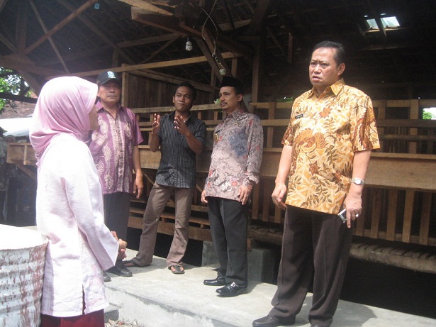 kunjungan-bupati-lumajang-ke-peternakan-etawa-jaya