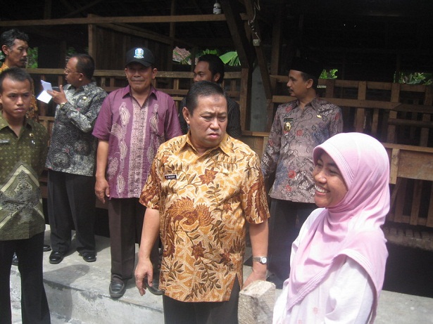 kunjungan-bupati-lumajang-ke-peternakan-etawa-jaya