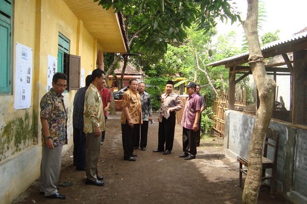 kunjungan-bupati-lumajang-ke-peternakan-etawa-jaya