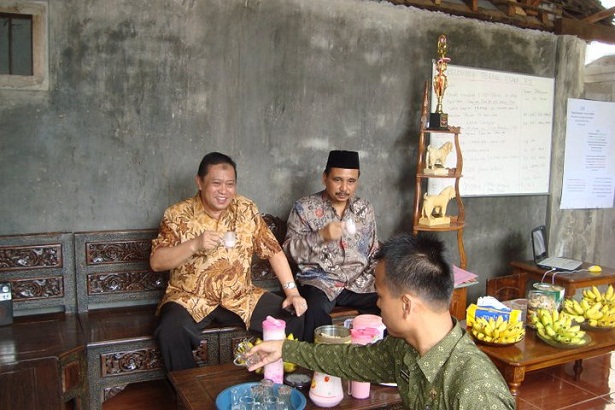 kunjungan-bupati-lumajang-ke-peternakan-etawa-jaya
