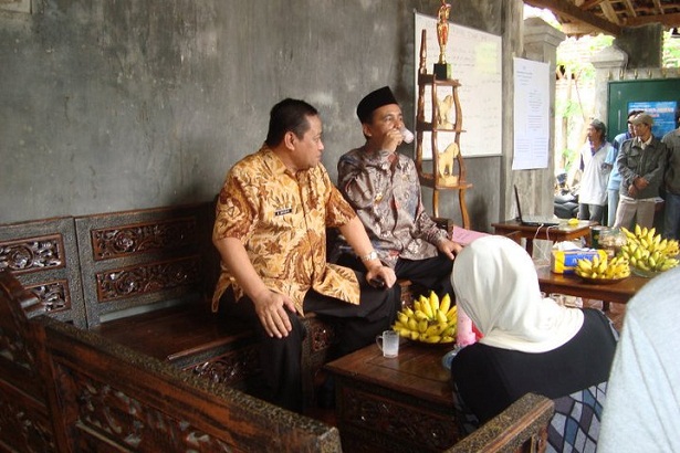 kunjungan-bupati-lumajang-ke-peternakan-etawa-jaya