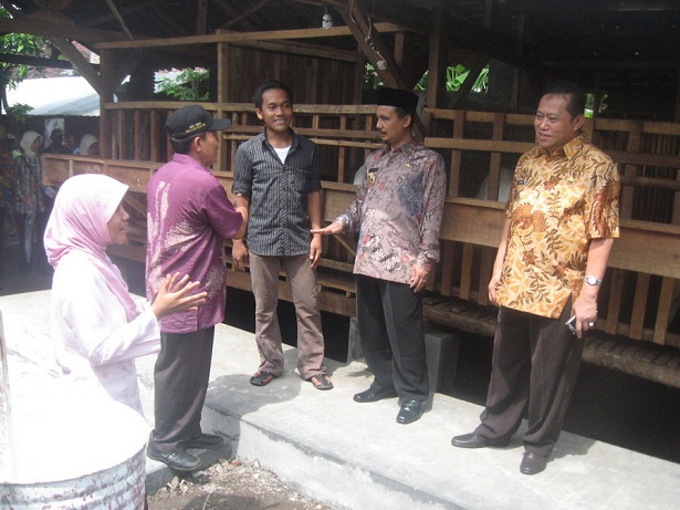 kunjungan-bupati-lumajang-ke-peternakan-etawa-jaya